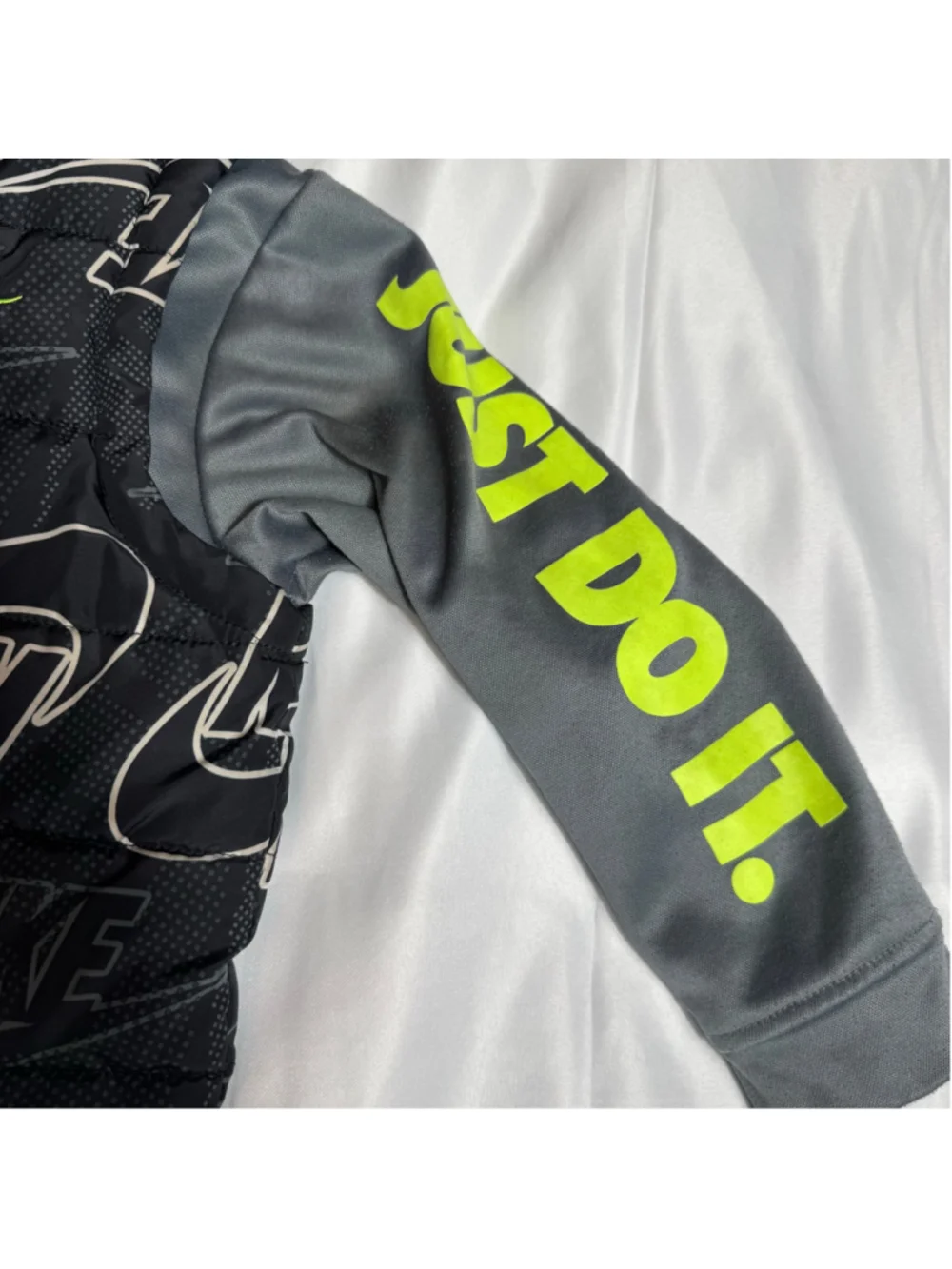 Boys Nike Black Gray Just Do It Puffer Vest 4T